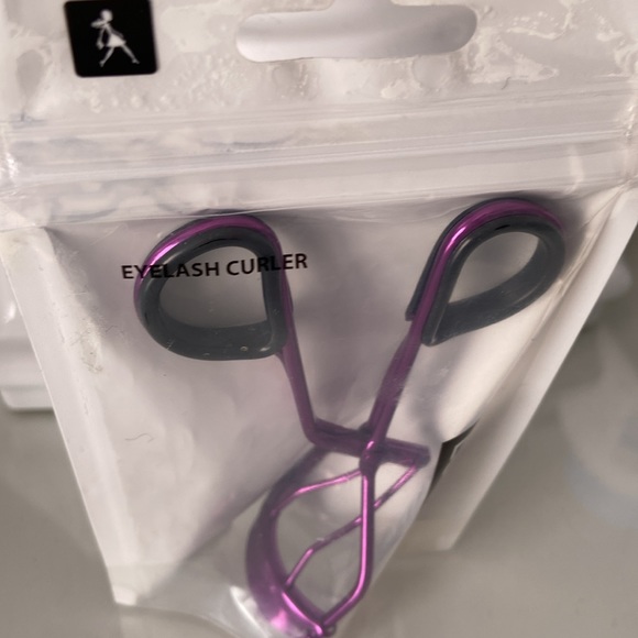 2for $20: eyelash curler - Picture 2 of 9